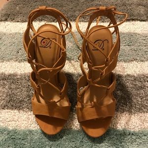 🏷 NWOT 🏷 🚨2:$17/3:$24/4:$30🚨Tie Leg Heels